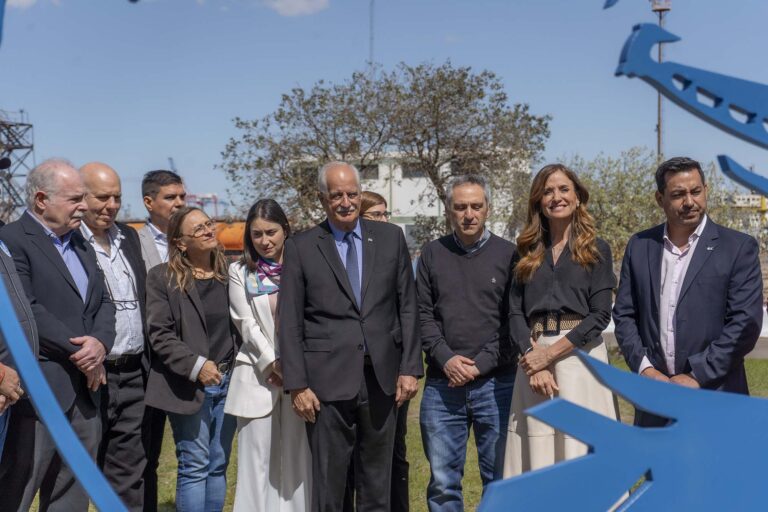 Inauguración de monumento en  honor al ex presidente Néstor Kirchner
