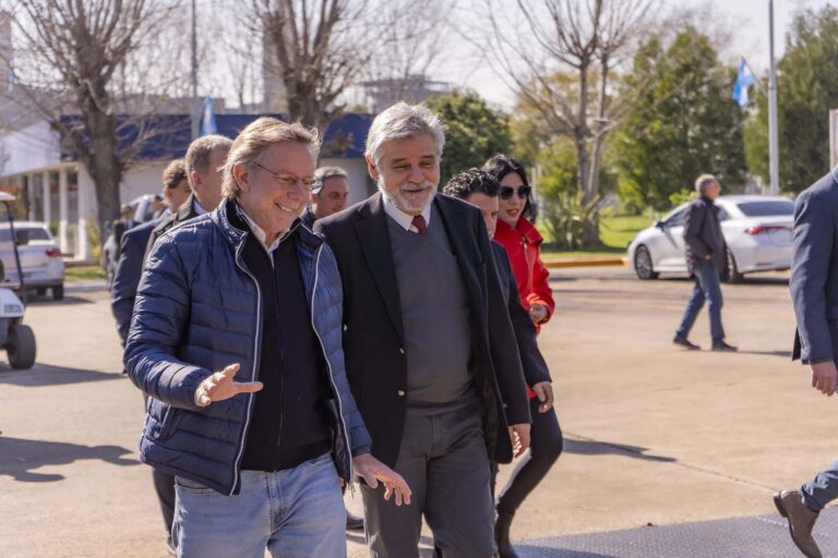 Visita de autoridades al Buque Víctor Angelescu