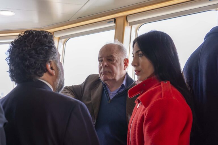 Visita de autoridades al Buque Víctor Angelescu
