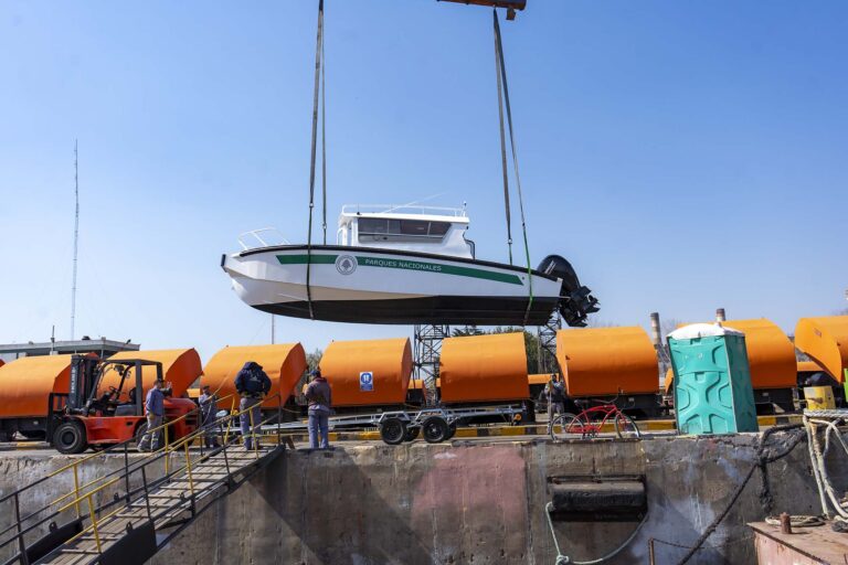 Entrega de Lanchas de Aluminio Naval a la Administración de Parques Nacionales