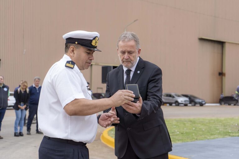 Entrega de Medallas conmemorativas