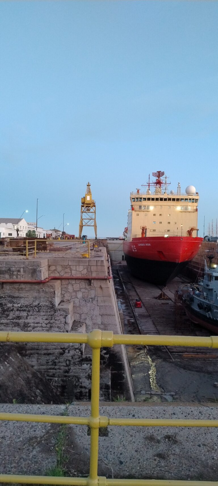 Rompehielos ARA Almirante Irízar