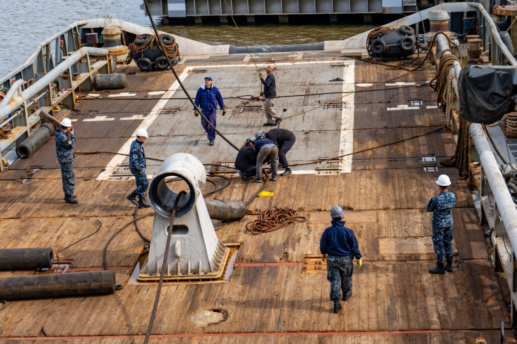 Traslado Compuerta flotante hacia Arsenal Naval Puerto Belgrano