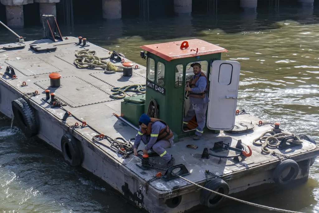 SERRA THERESA ingresando a plataforma Syncrolift