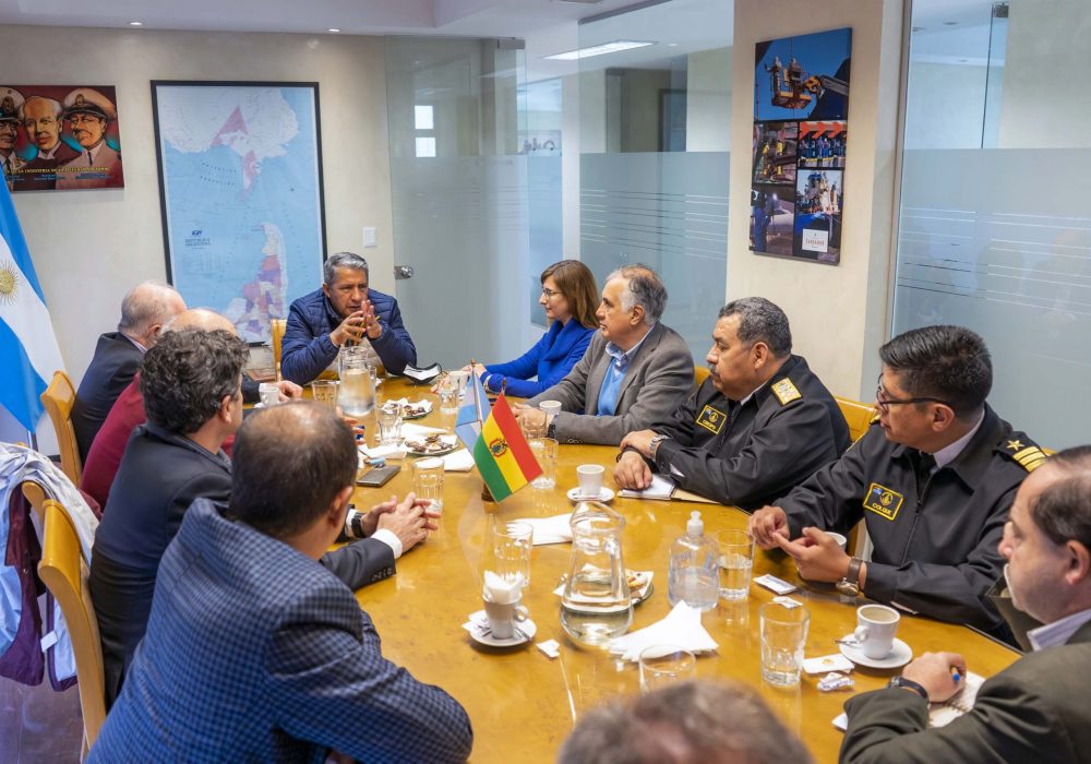 Visita del Ministro de Defensa del Estado Plurinacional de Bolivia